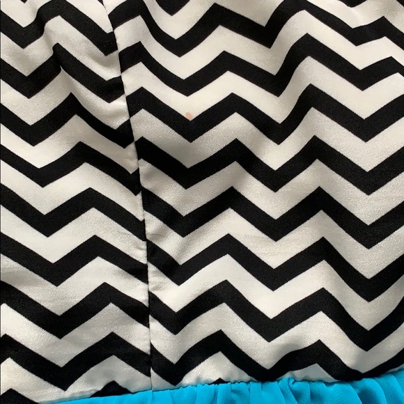 High-Low Dress, Chevron Print, juniors size M - Picture 3 of 6